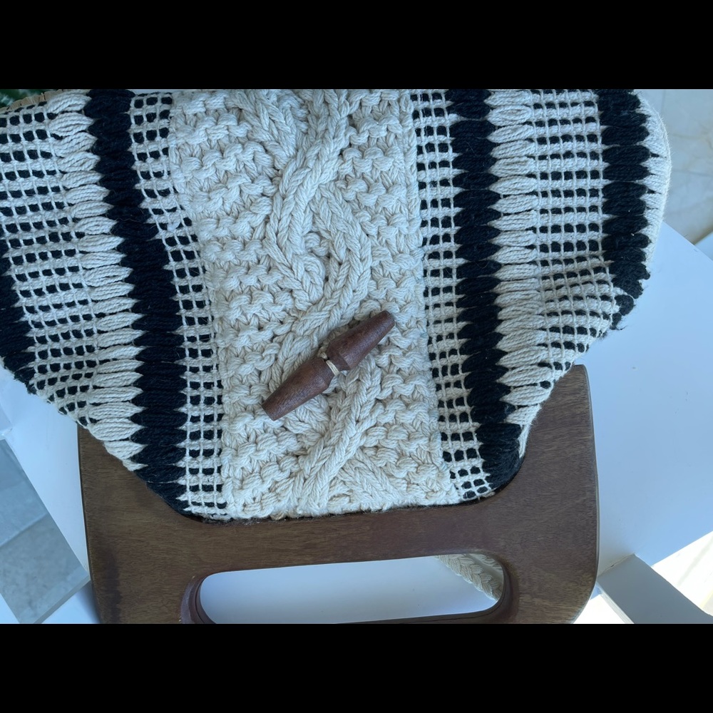 Woven hand clutch